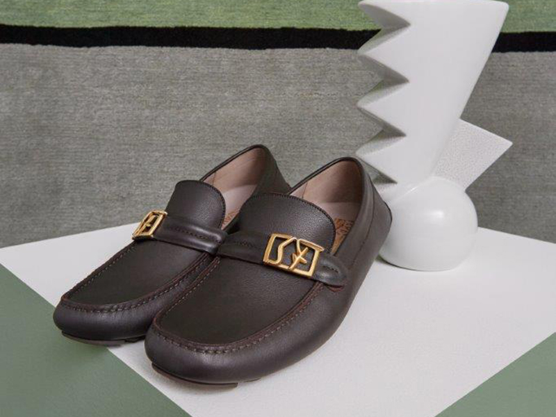 دار Salvatore Ferragamo تطلق شعارها الجديد SFتكريما لمؤسسها
